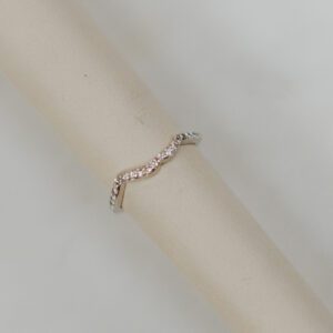 14kt White Gold .30ctw round Diamond curved ring